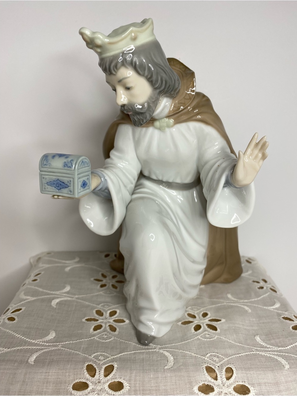 NAO by Lladró Wise Man King Melchior With Chest Porcelain Figurine Nativity